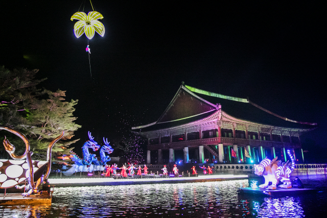 궁중문화축전 중 경회루 야간행사의 한 장면. /사진제공=문화재청