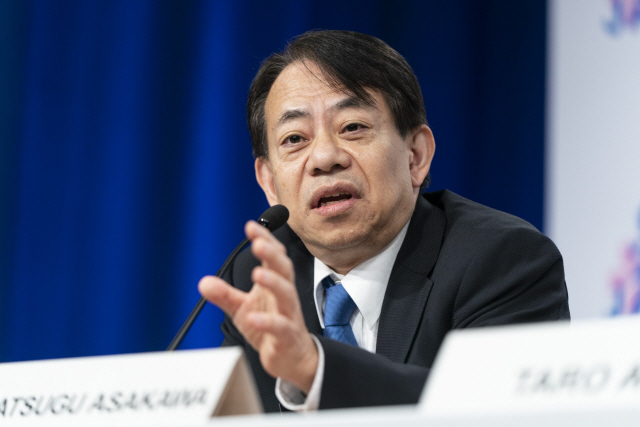 아사카와 마사쓰구 아시아개발은행(ADB) 총재. ADB는 13일(현지시간) 코로나19로 피해를 입은 개발도상국 회원국에 200억달러를 긴급 대출 지원한다고 밝혔다. /블룸버그 자료사진