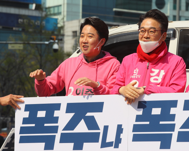 이준석 미래통합당 의원(왼쪽). /연합뉴스