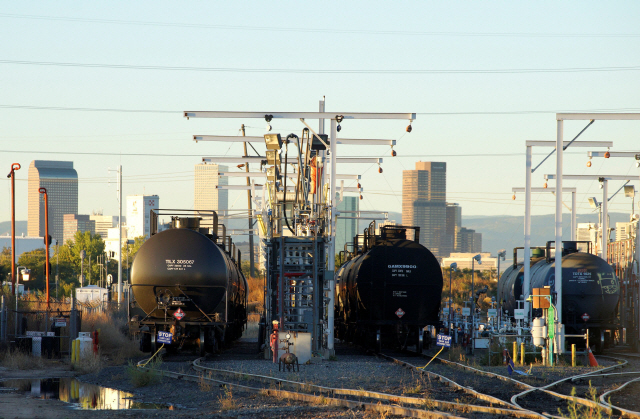 미국 덴버에서 원유가 철도로 운송되고 있다. /로이터연합뉴스