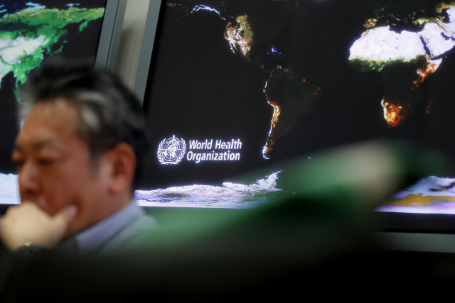 The emblem of the World Health Organization (WHO) is displayed on an electronic screen during a news conference on COVID-19 in Geneva, Switzerland, on Tuesday, Feb. 18, 2020. So far, 73,424 people have been infected with COVID-19  and 1,873 have died around the world, the vast majority of them in China‘s Hubei province. Photographer: Stefan Wermuth/Bloomberg