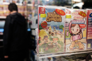홍콩의 한 게임기 가게에 닌텐도의 ‘모여봐요 동물의 숲’ 이 진열돼 있다./홍콩=AFP연합뉴스