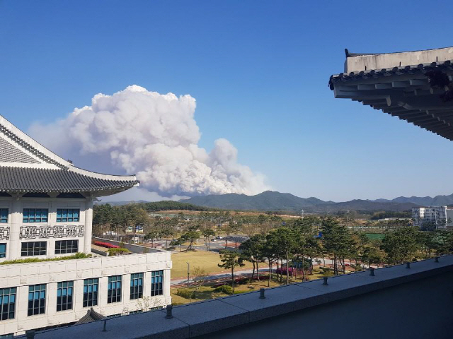 안동 풍천면에 산불…헬기 투입 진화 중/연합뉴스