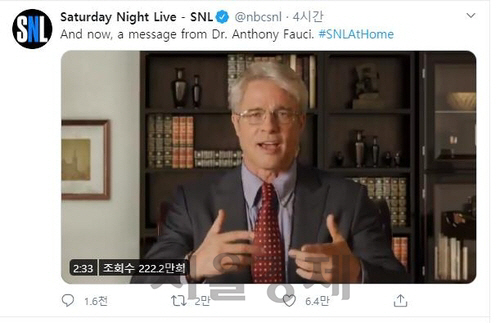 할리우드 스타 브래드 피트가 25일(현지시간) 미국 NBC 방송의 ‘SNL’에 앤서니 파우치 미 국립알레르기·전염병 연구소 소장으로 분장해 연기를 펼치고 있다./트위터 캡처