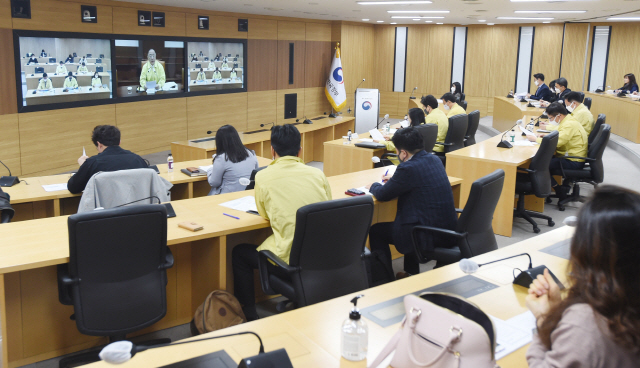 홍남기 부총리 겸 기획재정부 장관이 27일 정부서울청사에서 서울-세종간 영상으로 제231차 대외경제장관회의를 주재, 모두발언을 하고 있다. /사진제공=기획재정부