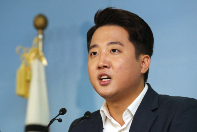'민경욱에 직격탄' 이준석 '국민이 단호히 거부해야…유튜버에 낚인 정치인'