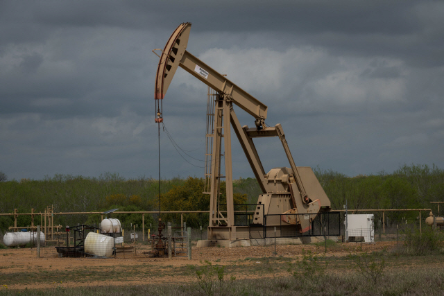 미국 텍사스의 석유시추 시설. 마이너스까지 가는 역사적인 저유가는 인플레이션 위험을 줄이고 있다. /AFP연합뉴스