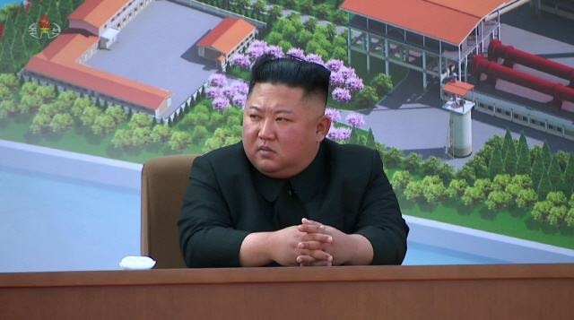 북한 김정은 국무위원장이 노동절(5·1절)이었던 지난 1일 순천인비료공장 준공식에 참석했다고 조선중앙TV가 2일 보도했다./조선중앙TV 화면 캡처=연합뉴스