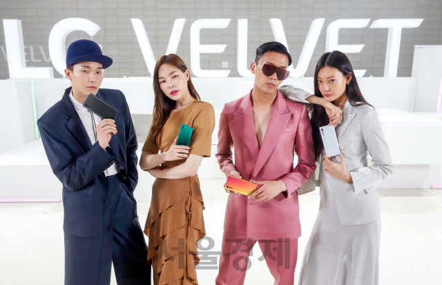 영국남자·한혜연도 반한 물방울폰...패션쇼 컨셉 'LG벨벳' 런칭행사 온라인 공개
