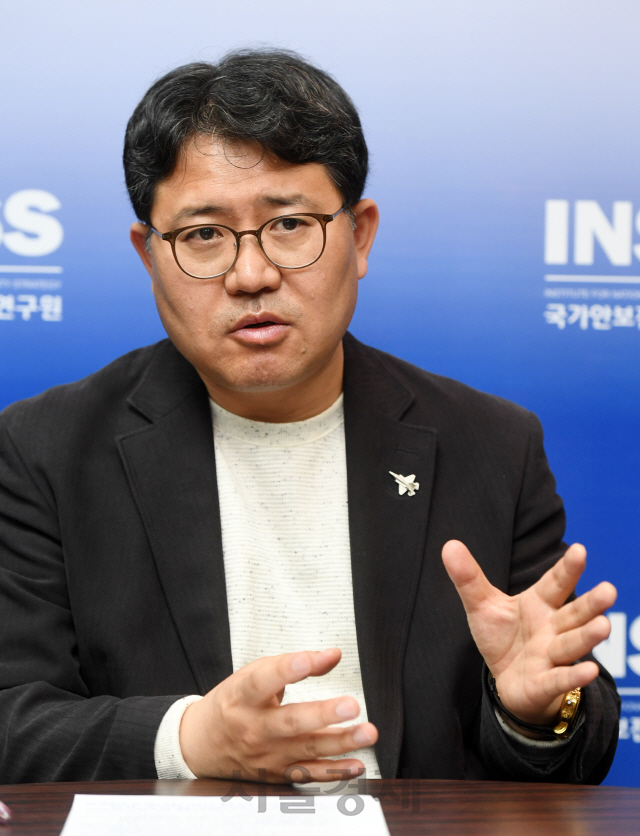 박병광 국가안보전략연구원 책임연구위원은 6일 “코로나19 사태로 미국과 중국의 상호 의존도가 줄어드는 디커플링이 심화할 것”이라며 “G2 탈동조화로 ‘내 편에 줄 서라’는 압력이 증가할 것”이라고 우려했다. /권욱기자