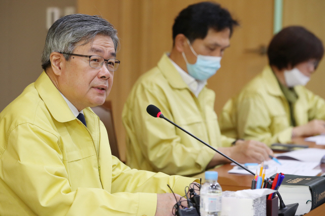 이재갑 고용노동부 장관이 8일 오전 서울 중구 서울고용노동청에서 열린 이천 화재사고 대응 중앙사고수습본부 관계기관 회의에서 발언하고 있다.     /연합뉴스