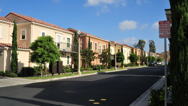 캘리포니아 오렌지카운티 어바인(Irvine)에 위치한 사이프레스 빌리지 주택가 전경 / 사진제공=wikimedia.org