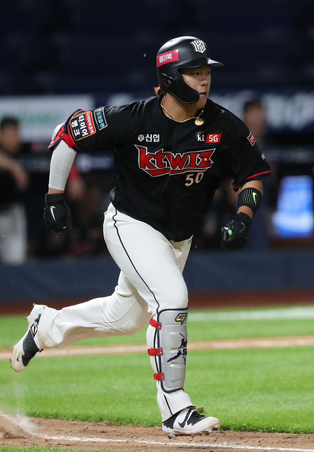 “힘 좋은 강백호, MLB 신인 드래프트하면 상위권 지명될 만”