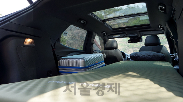 한국GM 트레일블레이저 트렁크에 매트를 깔아놓은 모습./사진제공=한국GM
