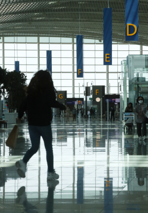 영종도 인천국제공항 2터미널 출국장이 신종 코로나바이러스 감염증(코로나19) 여파로 썰렁한 모습을 보이고 있다. /영종도=연합뉴