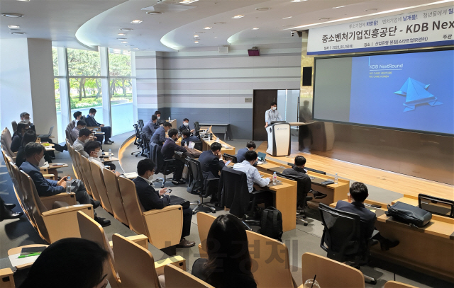 19일 서울 여의도 ‘넥스트라운드 KOSME DAY’ 투자설명회에서 한 유망기업이 한국성장금융 등 금융기관 관계자와 벤처캐피탈을 대상으로 발표하고 있다. /사진제공=중진공