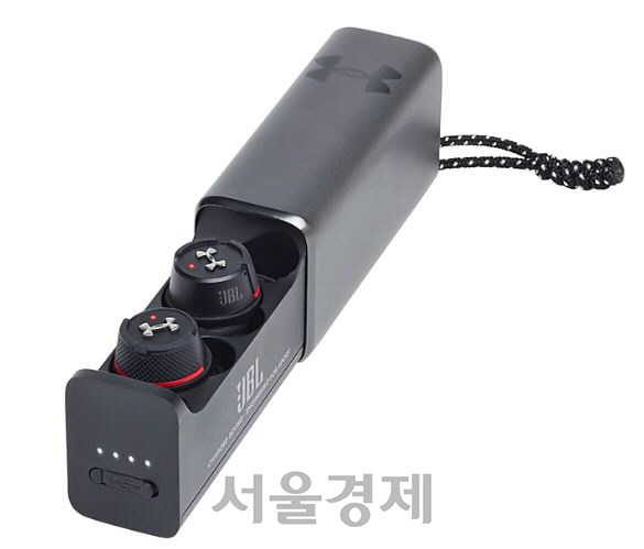 누가 콩나물 '에어팟'을 귀에서 뺄까?…삼성-LG-언더아머, 애플에 도전장