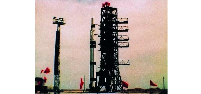 중국이 1970년 첫 발사한 로켓 ‘창정1호’ 모습.  /서울경제DB