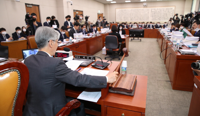 ‘요금인가제’ 국회 9부능선 넘었다...시민단체 “통신비 인상 우려”