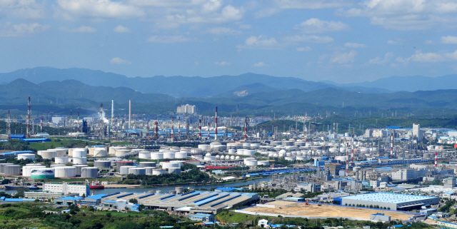 울산 석유화학산업단지 전경. 산단 지하에 총 1,711km에 달하는 배관이 매설돼 있다. /사진제공=울산시