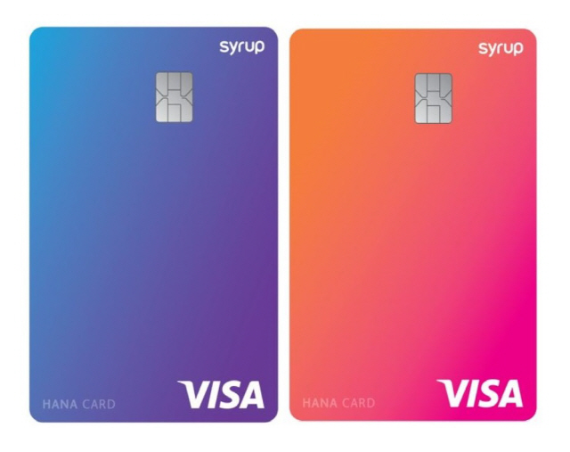 SK플래닛이 하나카드와 손잡고 출시한 ‘시럽 초달달 카드’ 블루(왼쪽)와 레드/사진제공=SK플래닛