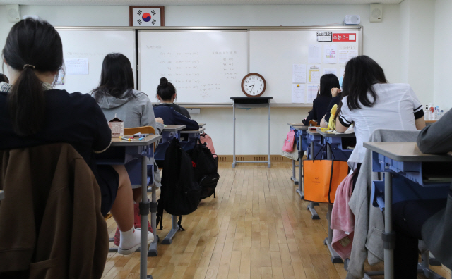 대구 고3 학생 코로나19 양성…학교 폐쇄