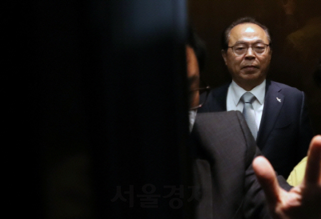 성추행 오거돈 전 부산시장 경찰 출두…피의자 신분