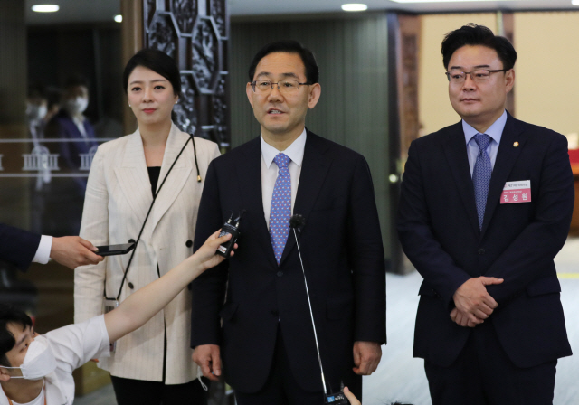 통합당, 김종인 비대위 체제 결의…·한국당과 통합도 5월말에