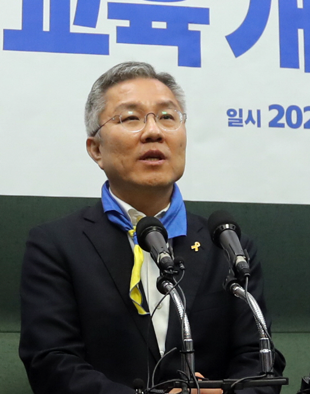 최강욱 열린민주당 비례대표 후보가 지난달 3일 전북도의회에서 기자회견을 갖고 총선 목표를 밝히고 있다./연합뉴스