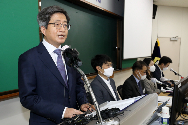 김명수 대법원장 '국민 중심이 좋은 재판'… 법관들 여론 휘둘리나