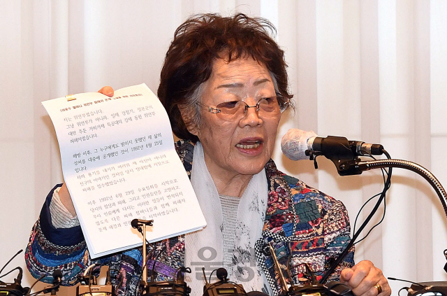 25일 대구 인터불고호텔에서 열린 기자회견에 참석한 일본군 위안부 피해자 이용수 할머니가  정의기억연대 문제와 관련해 두번째 기자회견을 하고 있다./대구=이호재기자