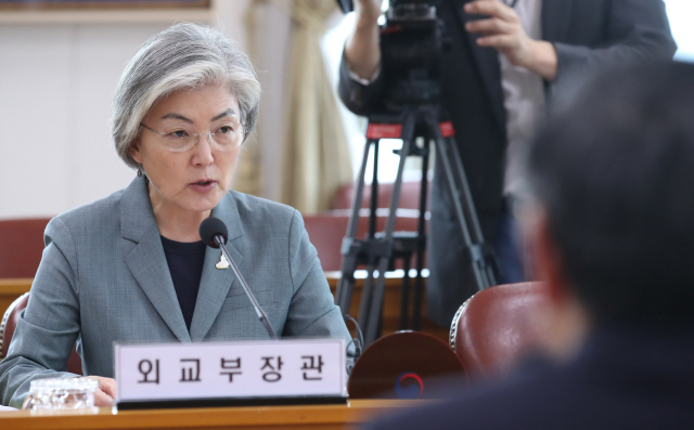 강경화 외교부 장관이 22일 서울 종로구 도렴동 외교부 청사에서 열린 2021년 유엔 평화유지 장관회의 준비위원회 1차 회의에 참석해 발언하고 있다./연합뉴스