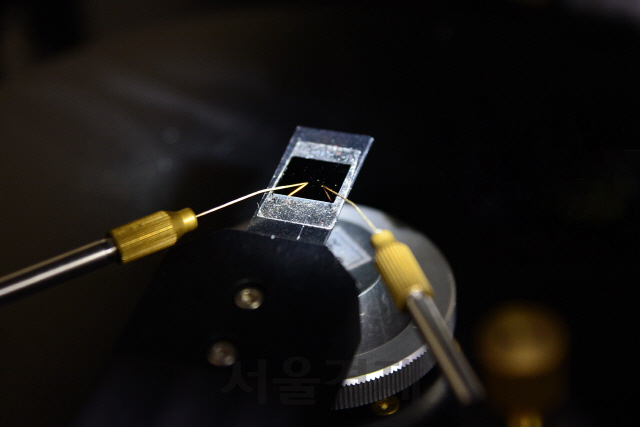 이기영 한국과학기술연구원(KIST) 박사팀이 개발한 초저전력 자성메모리 반도체 소자. /사진=KIST