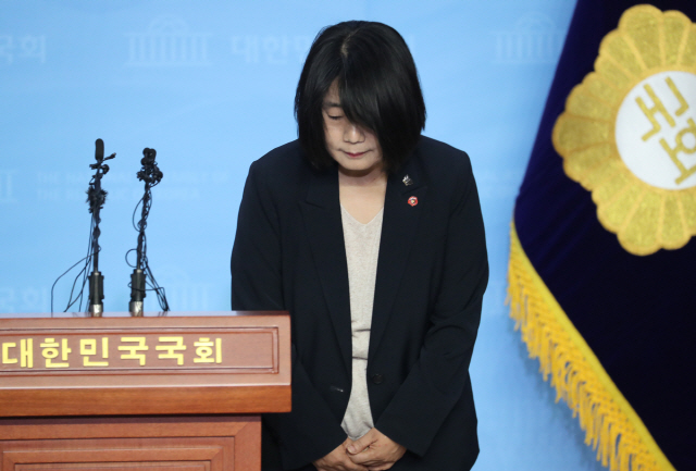 아직 해소되지 않은 의혹...윤미향 기자회견 주요 쟁점 총정리