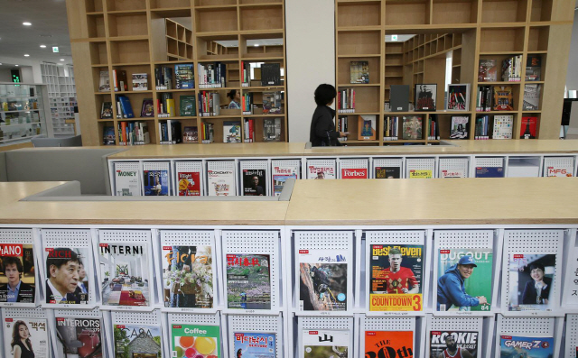 지난 2018년 4월 문을 연 울산도서관. 울산도서관은 지역 일반 서점에서 산 책을 4주 내 제출하면 환불해준다. /사진제공=울산시