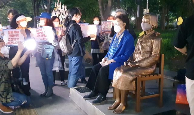 김어준 고발에 이어…'일본의 끄나풀' 이용수 할머니 향한 비방 '법적 대응'