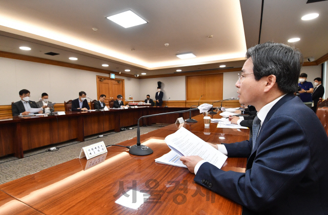 김용범 기획재정부 1차관이 2일 서울 중구 은행회관에서 거시경제금융회의를 주재하고 있다./사진제공=기재부