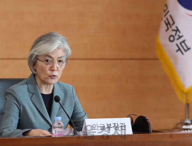 강경화 장관 통화한 日외무상 'WTO 절차재개 매우 유감'