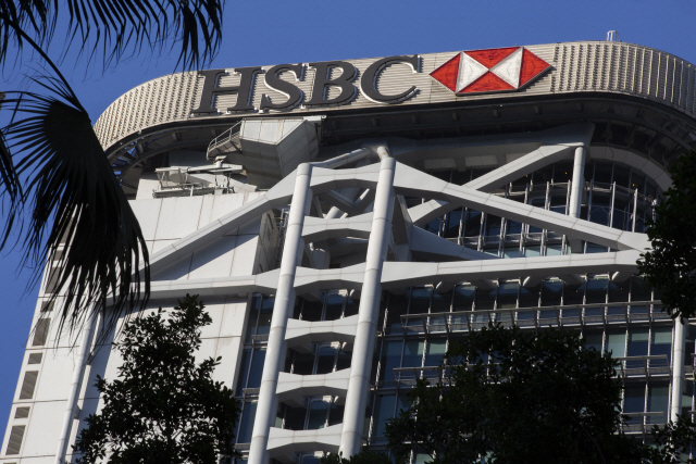 홍콩 중심업무지구에 위치한 HSBC 아시아 본부의 모습. HSBC는 3일(현지시간) 중국의 홍콩 국가보안법 제정에 대해 공개적으로 지지를 선언했다. /연합뉴스