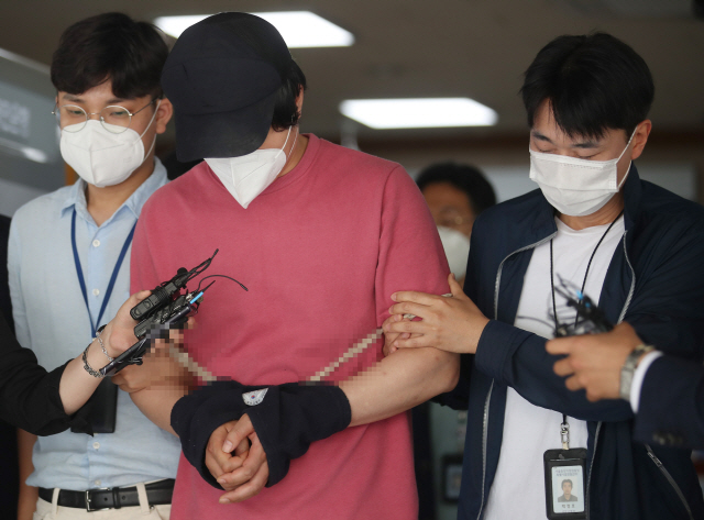 '서울역 묻지마 폭행' 30대 구속 기각…'긴급체포 위법'