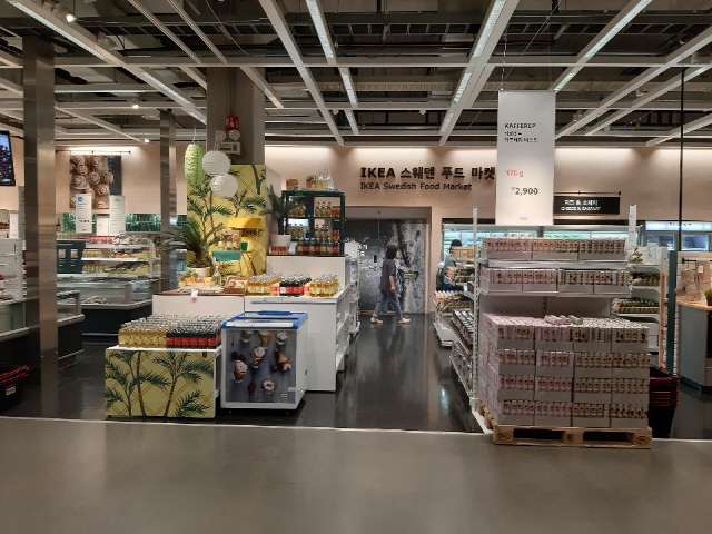 1일 이케아 광명점 내 푸드마켓에서는 음료수를 비롯해 다양한 식료품이 판매되고 있다.