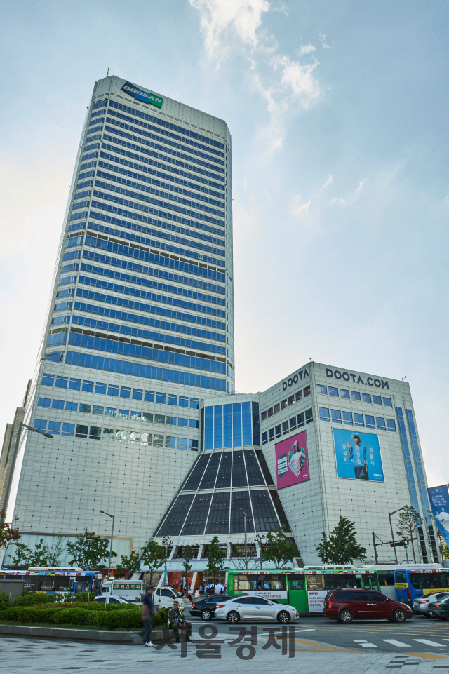 서울 동대문 두산타워. /서울경제DB