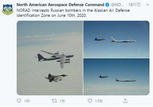 미 영공 근처에서 비행 중인 러시아 폭격기와 미 공군의 F-22전투기./북미항공우주방위사령부(NORAD) 트위터 캡처