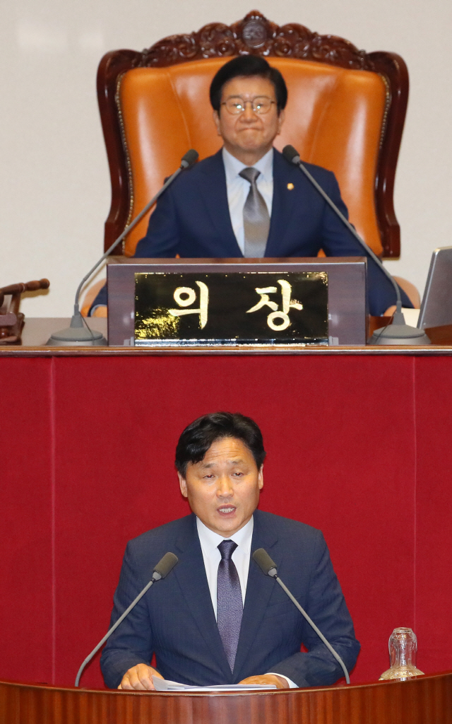 김영진 더불어민주당 원내총괄수석부대표가 12일 국회 본회의에서 의사진행발언하고 있다. /연합뉴스