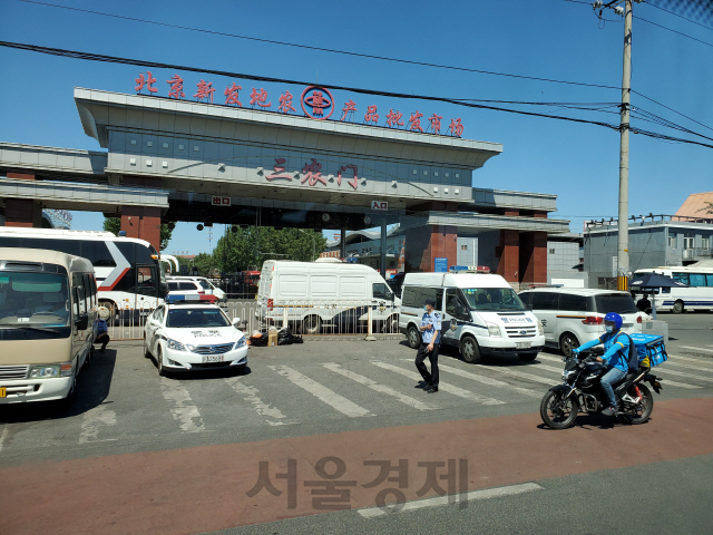 우한처럼 농산물시장서 감염자 폭증…베이징 새 진앙지 되나