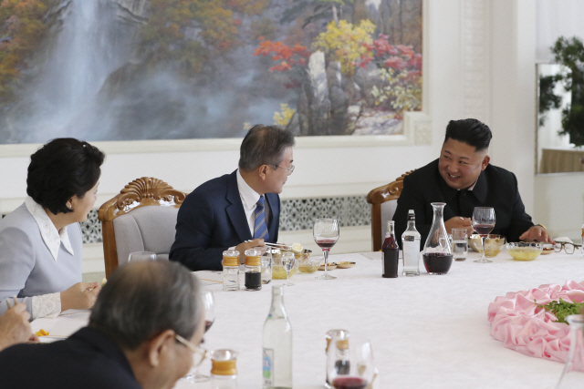 [60초 경제]문재인 대통령 김정은 위원장 오찬 메뉴 평양냉면의 가격