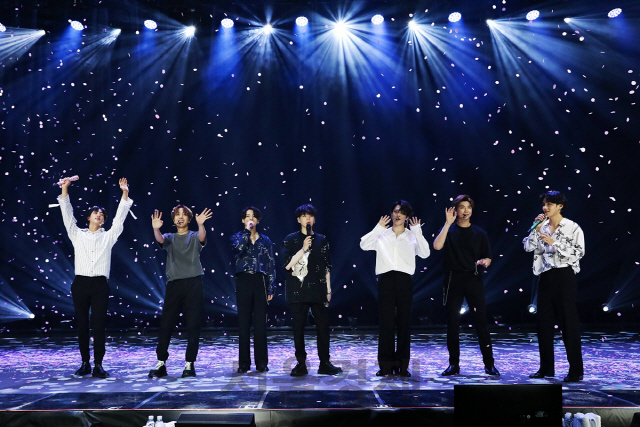 BTS ‘방방콘 더 라이브’, 전 세계 유료 온라인 콘서트 사상 최대 규모 기록