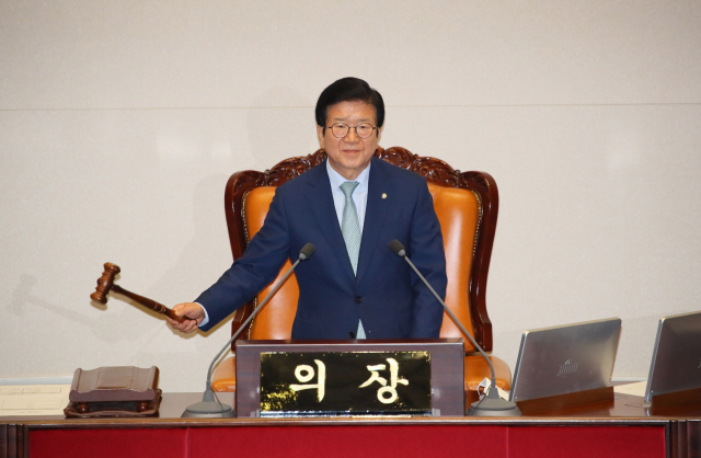 <속보>국회, 윤호중 법사위원장 등 6개 상임위원장 선출