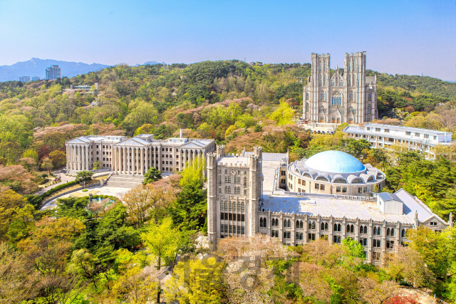 경희사이버대는 4차 산업혁명시대 학생들의 개인 역량 강화를 위해 해외탐방 프로그램과 다양한 취·창업 특강을 지원한다. /사진제공=경희사이버대