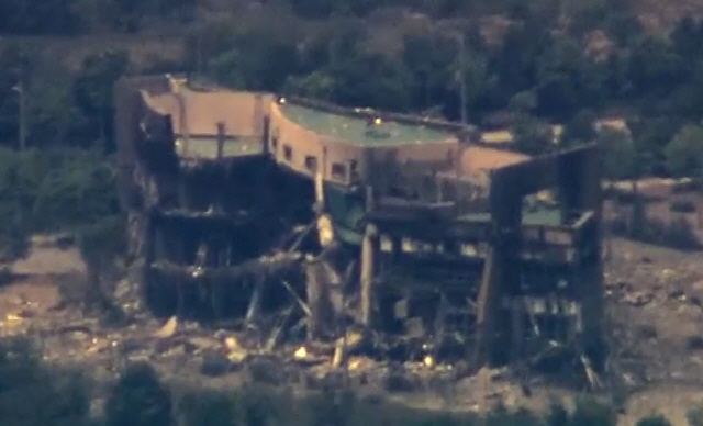 KBS가 17일 오전 휴전선 인근 비행금지구역(NFL) 인근 2천ｍ 상공에서 촬영한 남북공동연락사무소의 잔해만 남은 모습을 보도했다. /KBS 방송화면 캡처